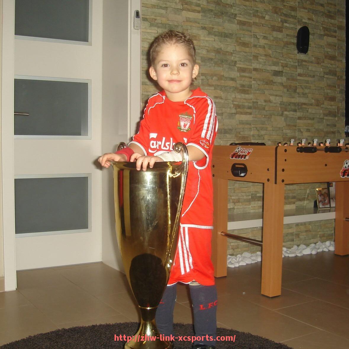 杏彩体育-德甲赛季单队总进球数历史记录与创造者名单