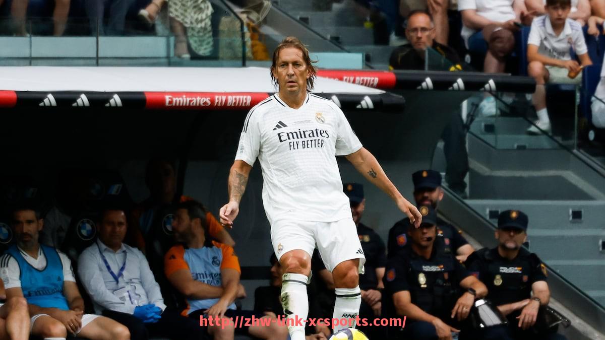 杏彩体育-法甲巴黎球衣销量：巴黎圣日耳曼球衣的全球销量与市场需求